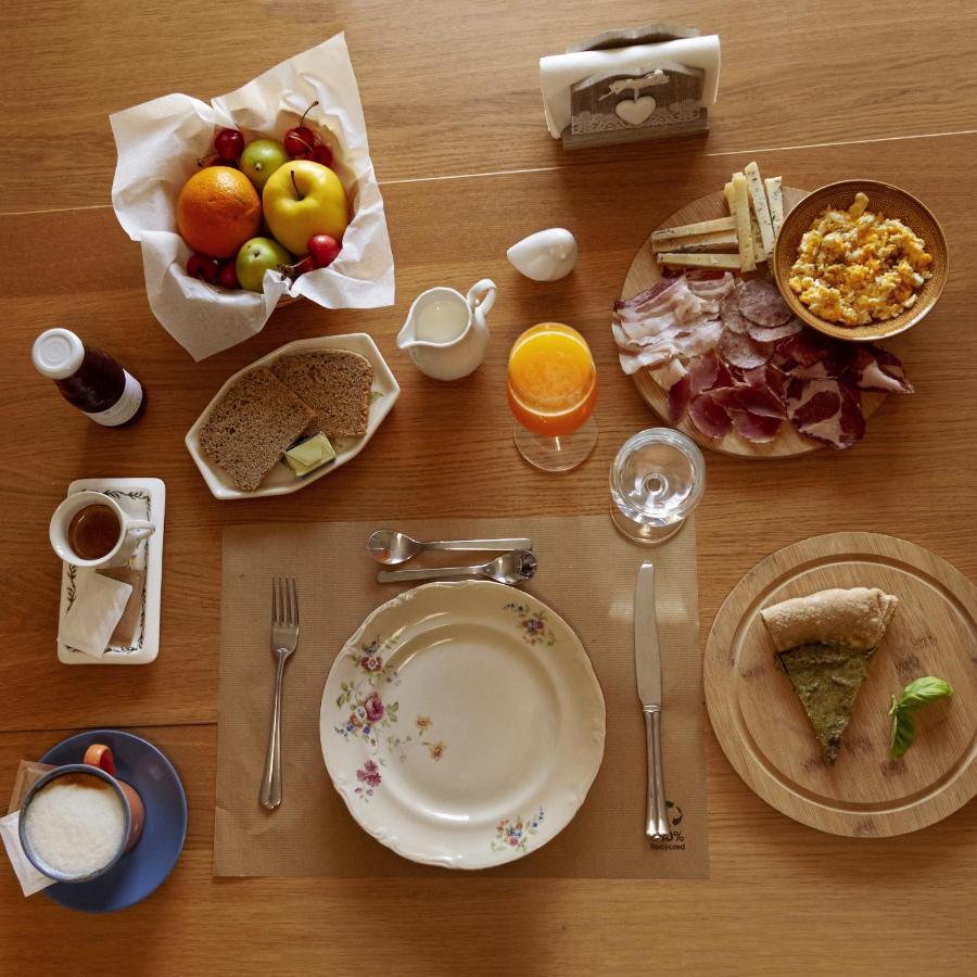 Agriturismo Familiare I Giardini Del Lago 바레세 외부 사진