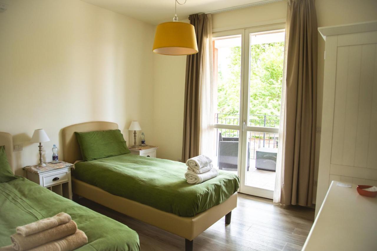Agriturismo Familiare I Giardini Del Lago 바레세 외부 사진